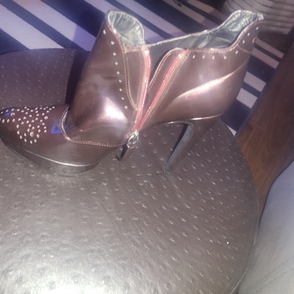 Shoes - Picture 2 of 4